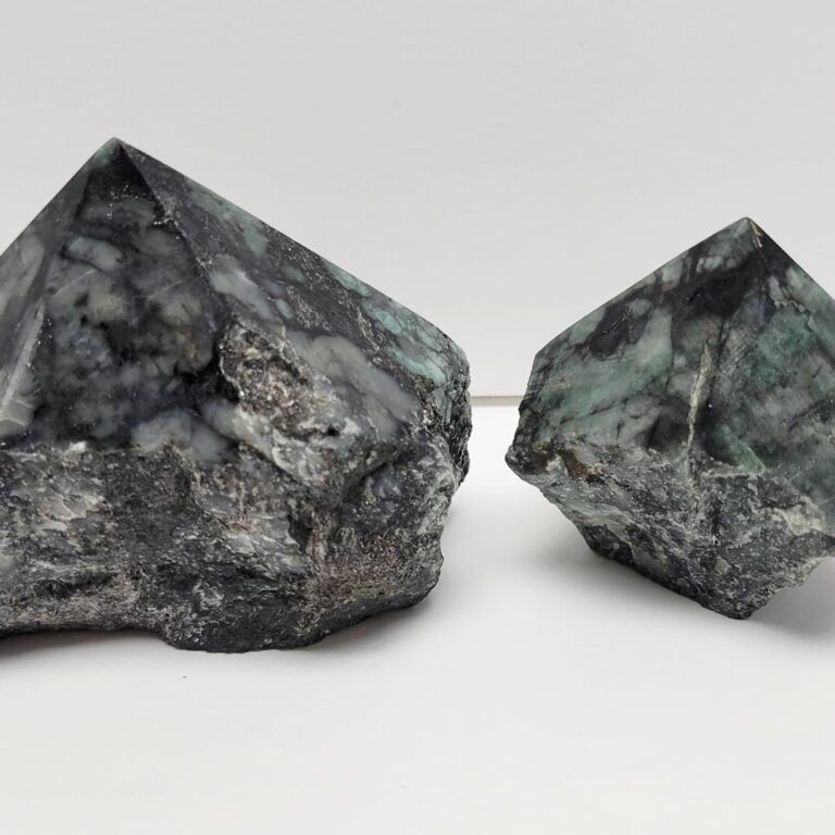 Emerald Point w/ Natural Sides