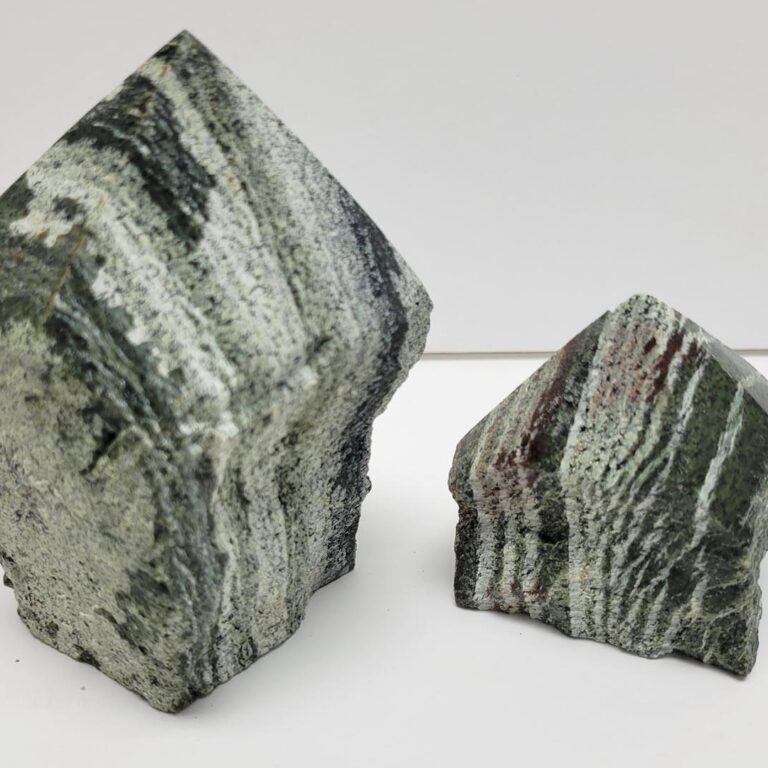 Serpentine Point w/ Natural Sides